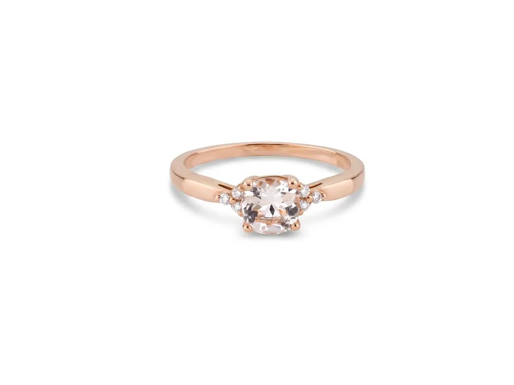 Prsten sa cushion cut morganitom i dijamantima